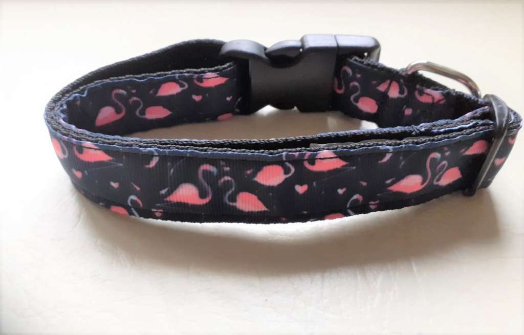 Black with pink swan – Collars by Chris